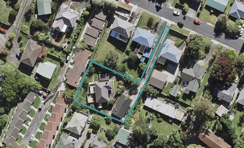 2/23 Camelot Place, Glenfield, Auckland - Carousel 1