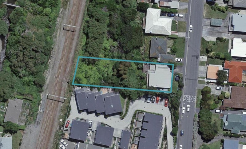 11 Handyside Street, Tawa, Wellington - Carousel 1