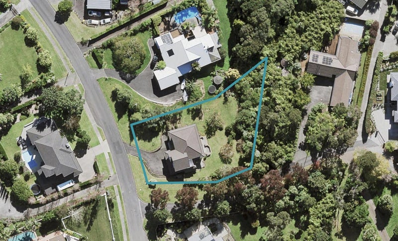 8A Wainoni Heights, Greenhithe, Auckland - Carousel 1