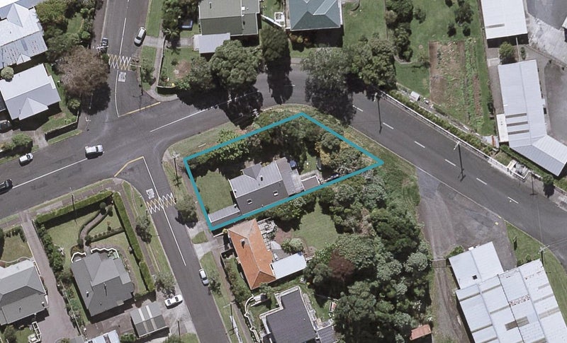 69 Paynters Avenue, Strandon, New Plymouth - Carousel 1