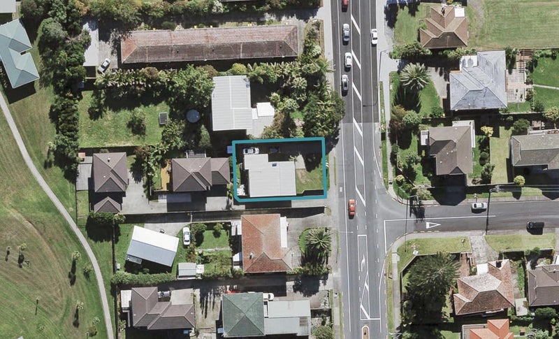 258 Te Atatu Road, Te Atatu South, Auckland - Carousel 1