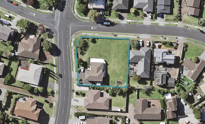 35 Channing Crescent, Botany Downs, Auckland - Carousel 1