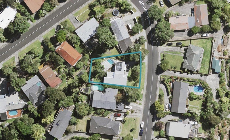 70 Daffodil Street, Titirangi, Auckland - Carousel 1
