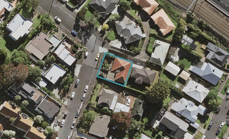 24 Otahuri Crescent, Greenlane, Auckland - Carousel 1