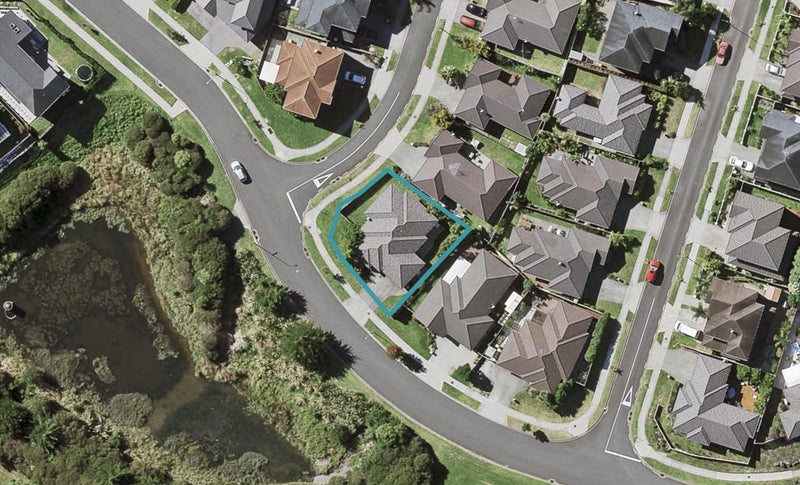 24 Stamford Crescent, Flat Bush, Auckland - Carousel 1