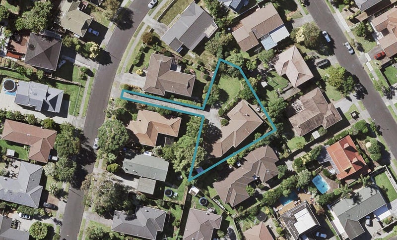 17 Mark Edward Drive, Half Moon Bay, Auckland - Carousel 1