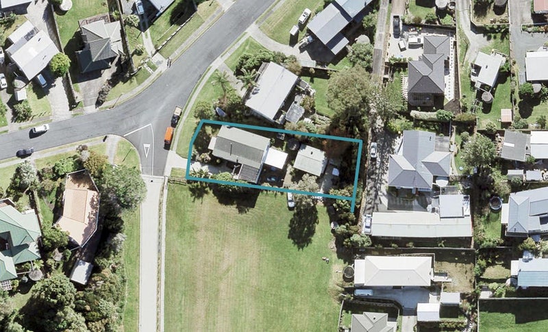 5 Berdinner Road, Stanmore Bay, Whangaparaoa - Carousel 1
