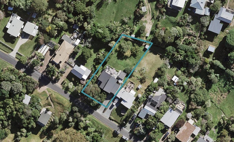 8 Ridge Road, Oneroa, Waiheke Island - Carousel 1