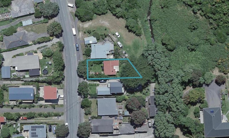 92 Happy Valley Road, Owhiro Bay, Wellington - Carousel 1