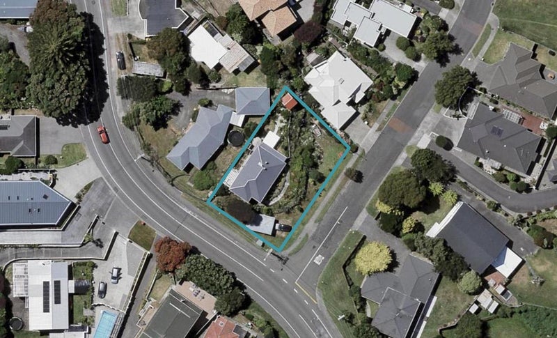 32 Wharemauku Road, Raumati Beach, Paraparaumu - Carousel 1