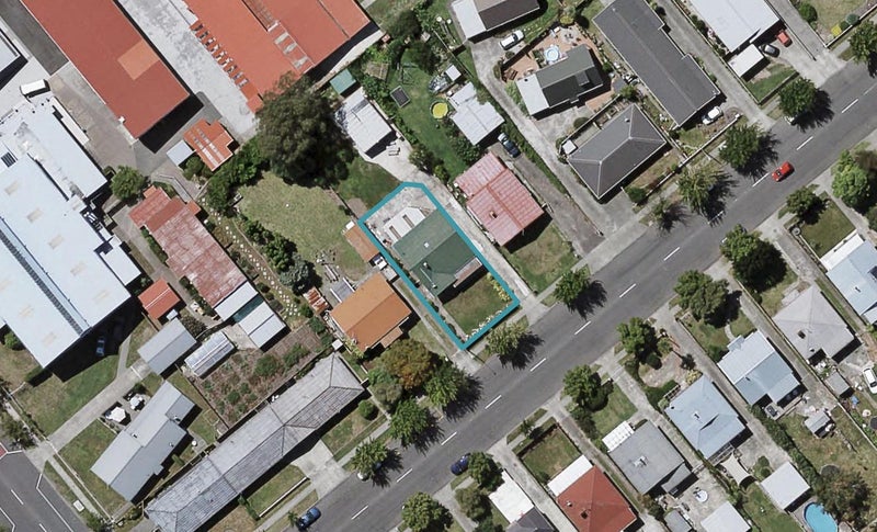 904 Willowpark Road North, Mayfair, Hastings - Carousel 1
