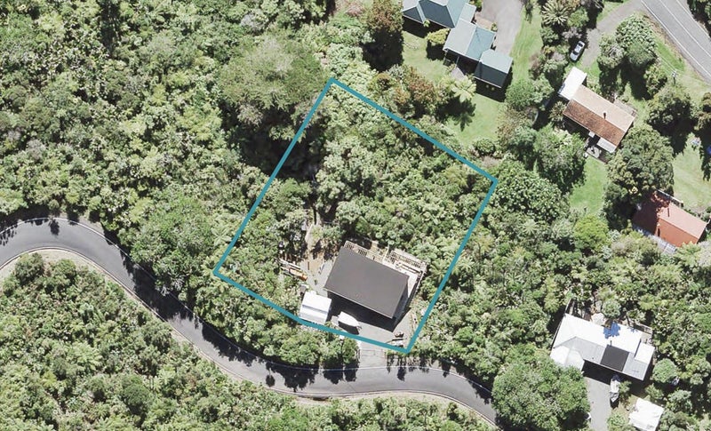 13 Falls Road, Waitākere, Auckland - Carousel 1