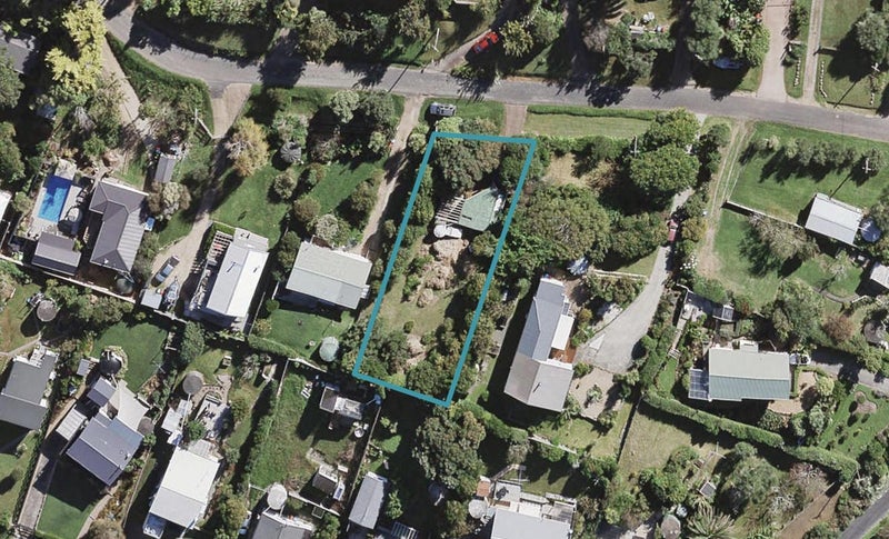 8 Tetley Road, Surfdale, Waiheke Island - Carousel 1