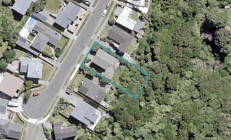7 Laurel Grove, Maungaraki, Lower Hutt - Carousel 1