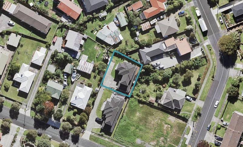 17B Miro Street, New Lynn, Auckland - Carousel 1