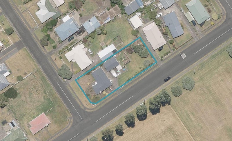 8 Laird Street, Castlecliff, Whanganui - Carousel 1