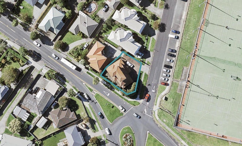 2 Oliver Road, Eastern Beach, Auckland - Carousel 1