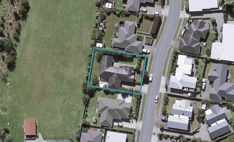 17 Montrose Place, Highlands Park, New Plymouth - Carousel 1