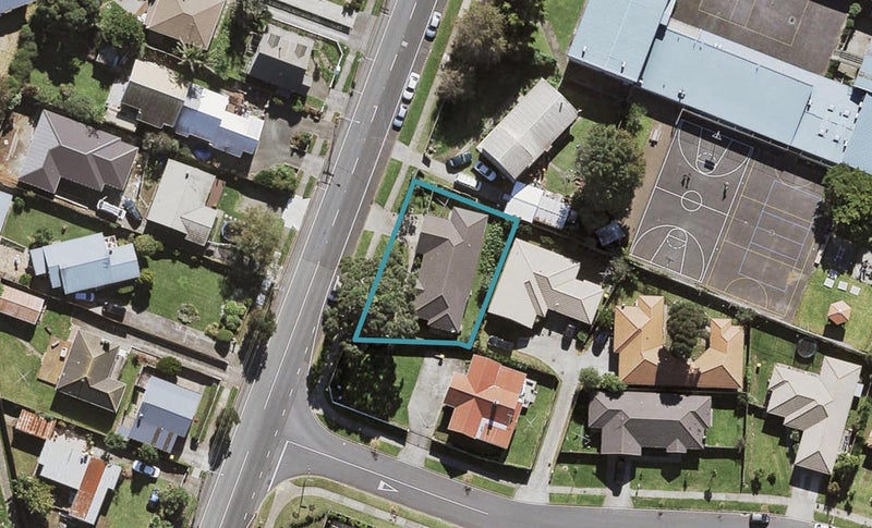 133 Mountain Road, Mangere Bridge, Auckland - Carousel 1