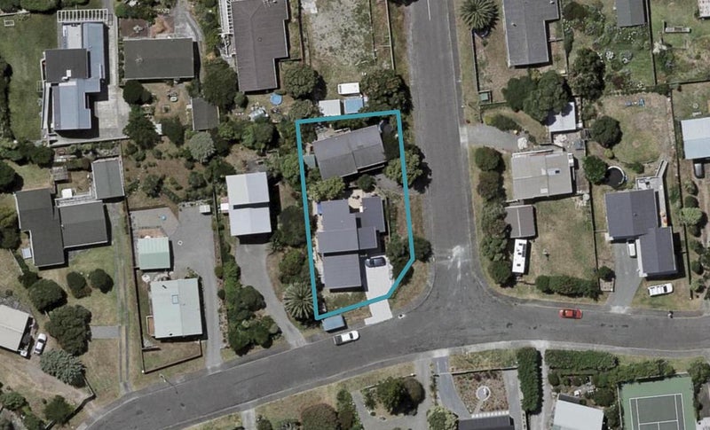 4B Freyberg Crescent, Waikanae Beach, Waikanae - Carousel 1