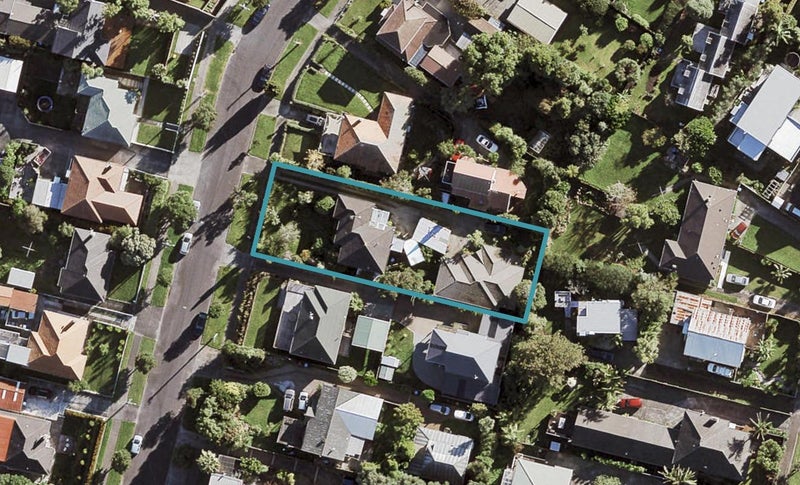10 Seaside Avenue, Waterview, Auckland - Carousel 1