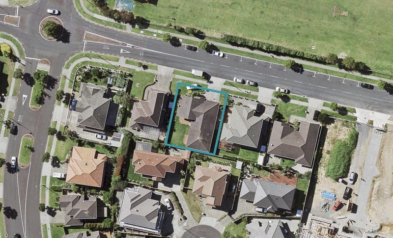 124 Gracechurch Drive, Flat Bush, Auckland - Carousel 1