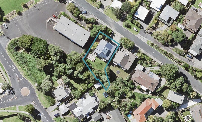18 Seaton Road, Murrays Bay, Auckland - Carousel 1