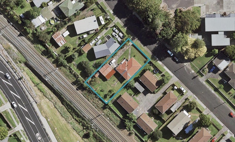 15 Ferguson Street, Manurewa East, Auckland - Carousel 1