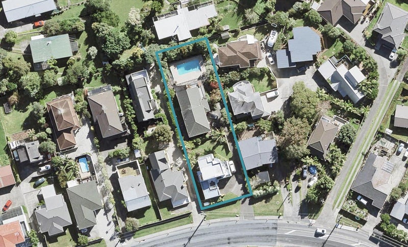2/135 Carlisle Road, Northcross, Auckland - Carousel 1