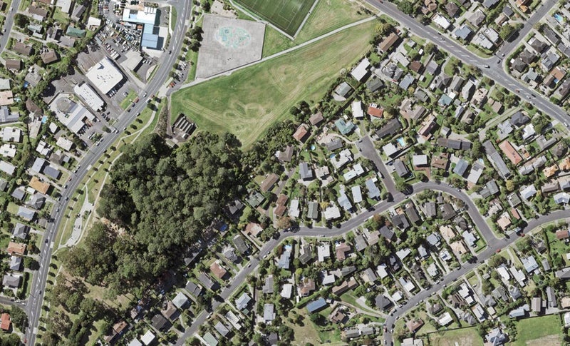 72 Ravenwood Drive, Forrest Hill, Auckland - Carousel 1