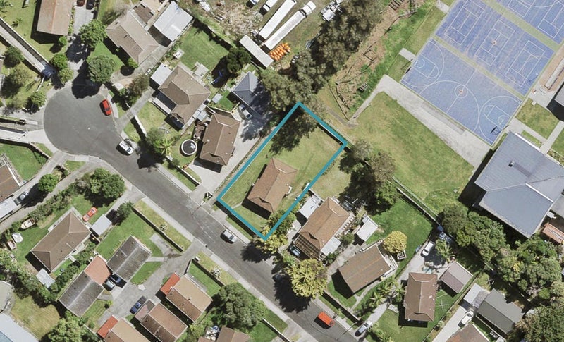 17 Silverstone Place, Henderson, Auckland - Carousel 1