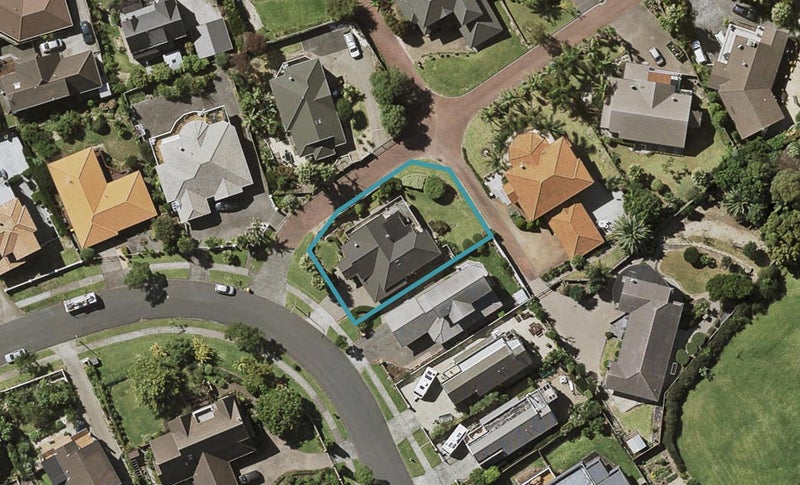 13 Santa Monica Place, Goodwood Heights, Auckland - Carousel 1