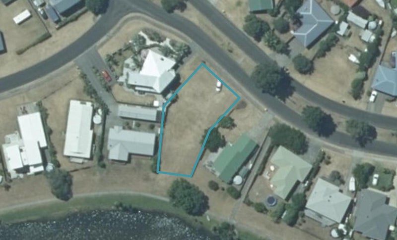 10 Charles Green Drive, Cooks Beach - Carousel 1