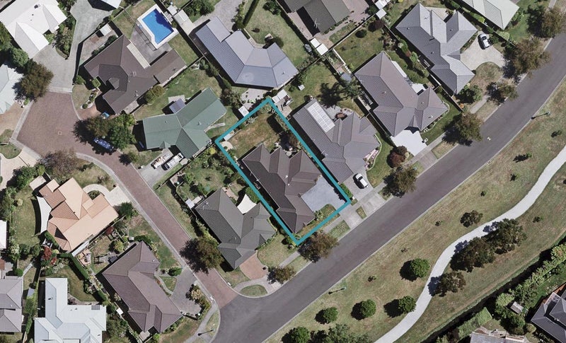 16 Brompton Drive, Taradale, Napier - Carousel 1