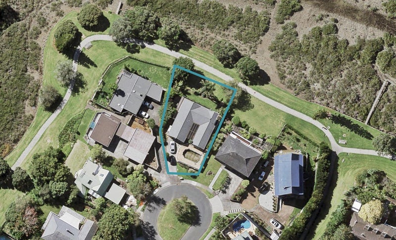 11 Estelle Place, Farm Cove, Auckland - Carousel 1