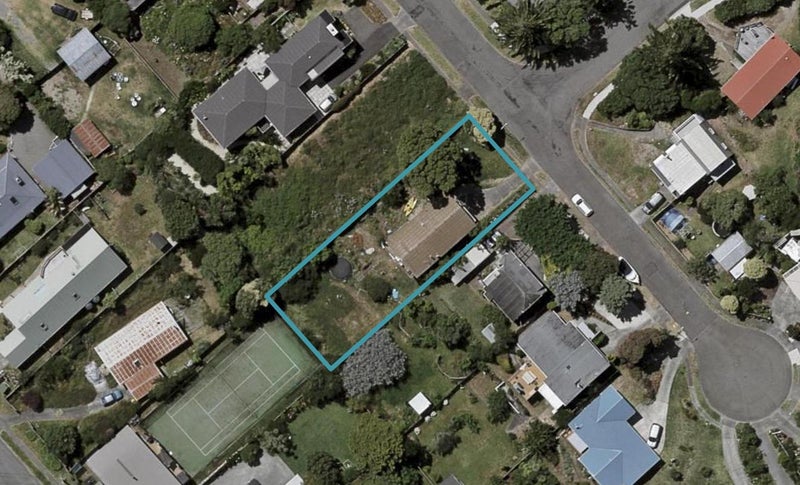 8 Frances Street, Waikanae Beach, Waikanae - Carousel 1