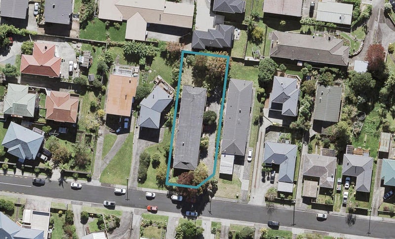 1/6 Cron Avenue, Te Atatu South, Auckland - Carousel 1
