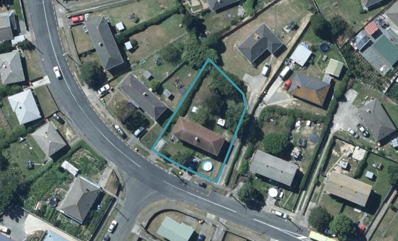 71 Bedford Street, Cannons Creek, Porirua - Carousel 1