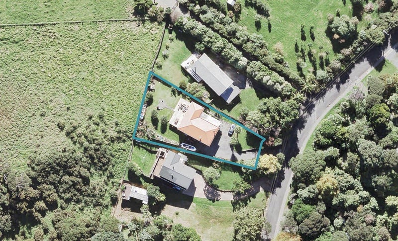 16 Upland Road, Huia, Auckland - Carousel 1