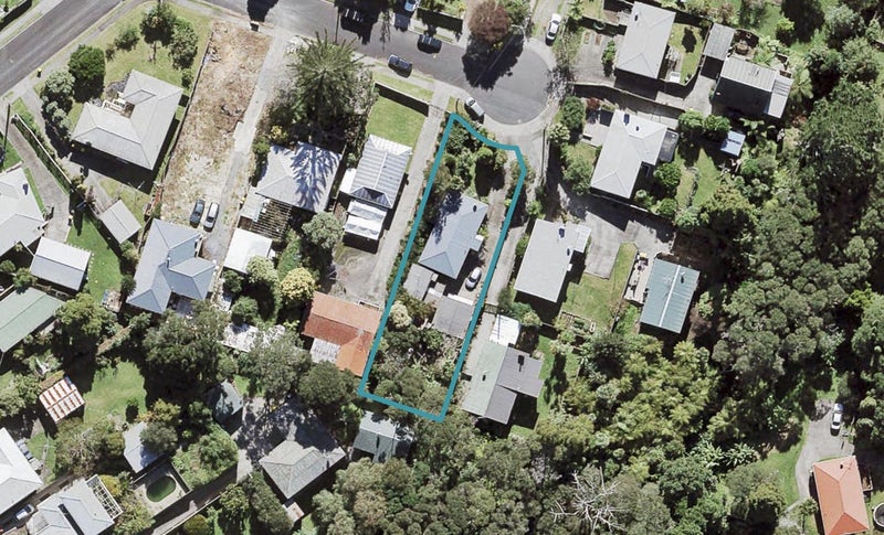 11 Beverly Place, New Lynn, Auckland - Carousel 1