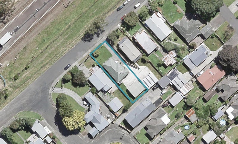 16 Golf Road, Manor Park, Lower Hutt - Carousel 1