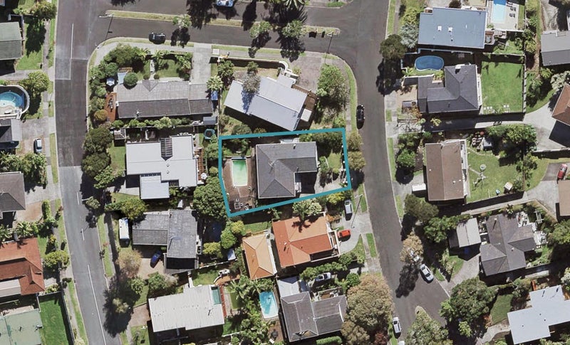 12 Chatswood Grove, Chatswood, Auckland - Carousel 1