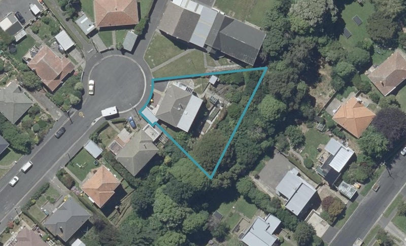 12 Holyrood Avenue, Wakari, Dunedin - Carousel 1