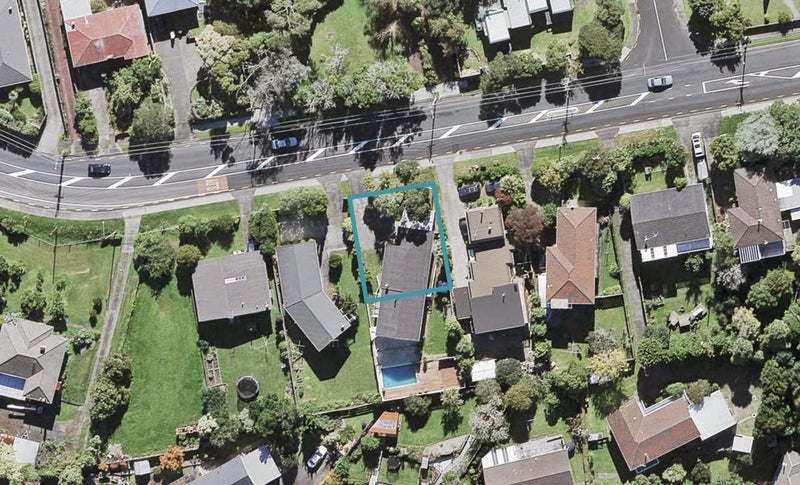 142A Golf Road, Titirangi, Auckland - Carousel 1