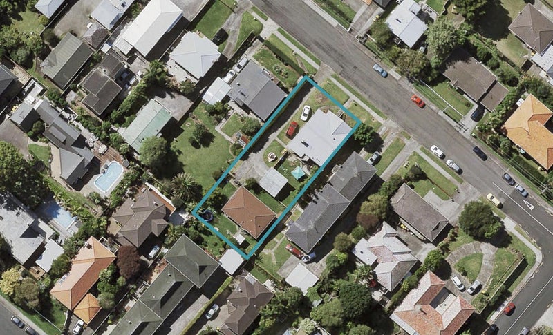 2/8 Corunna Road, Milford, Auckland - Carousel 1