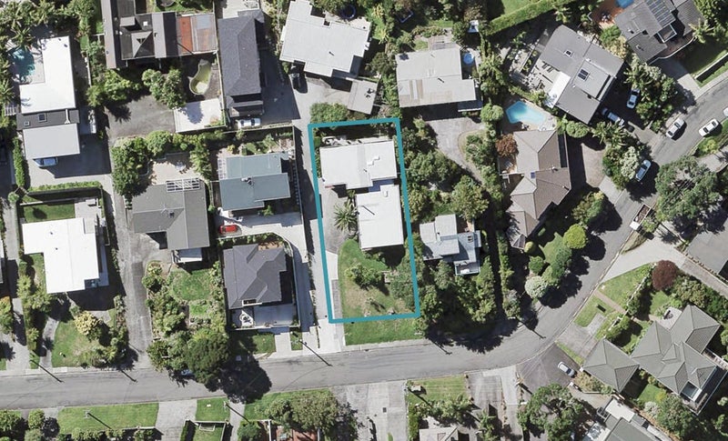 2/11 Parr Terrace, Castor Bay, Auckland - Carousel 1
