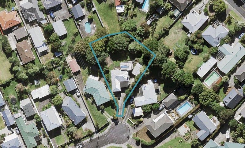 16 Marlene Avenue, Te Atatu South, Auckland - Carousel 1