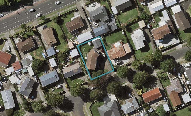 82 Sikkim Crescent, Clover Park, Auckland - Carousel 1