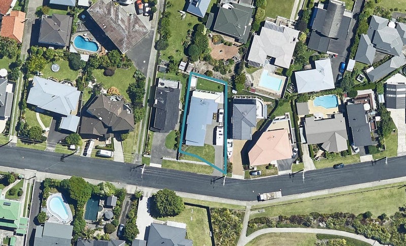 17 Lemon Grove Avenue, Otumoetai, Tauranga - Carousel 1