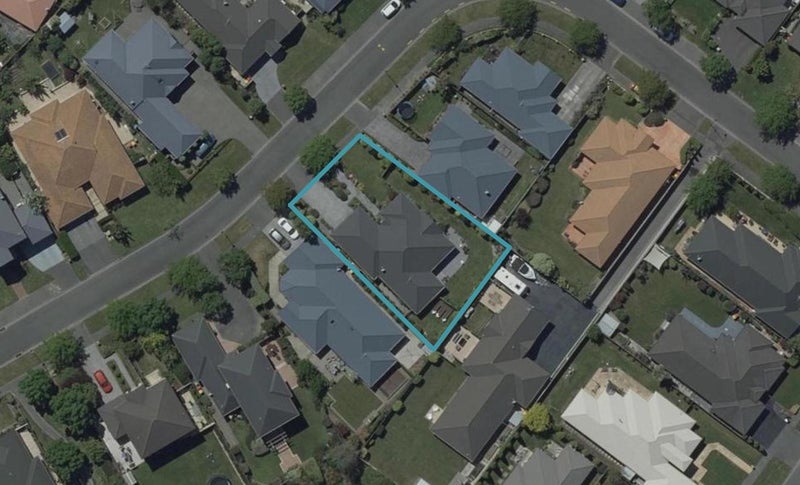 15 Kinsella Crescent, Aidanfield, Christchurch - Carousel 1